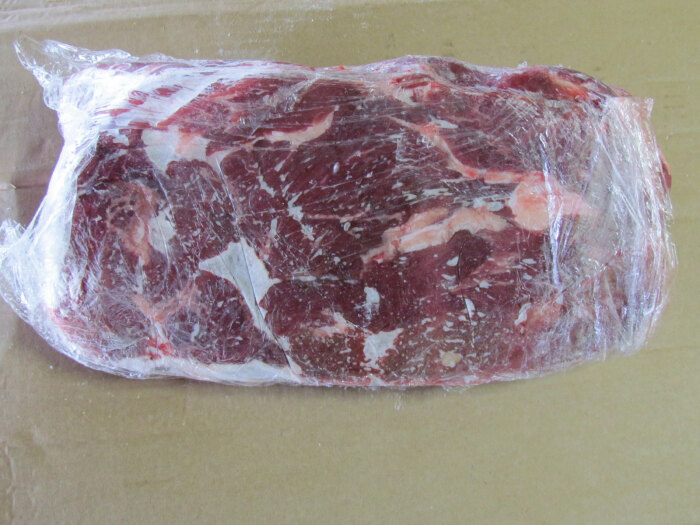 Многие сталкивались с ситуацией, когда нужно очень срочно разморозить мясо, чтобы что-то приготовить / Фото: dekorhuk.com