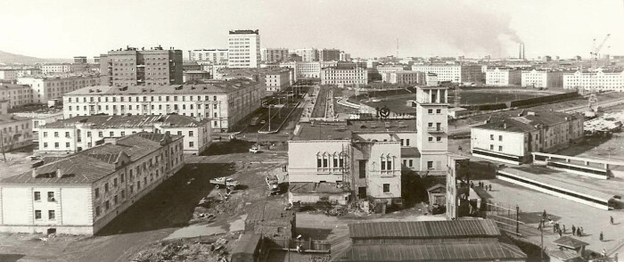 Несмотря на сложные природные условия, на этой территории вырос большой город и металлургические заводы / Фото: norilsk-history.livejournal.com