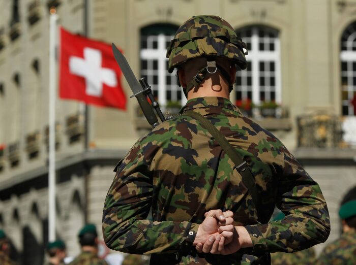 Как ни странно, но за две последние сотни лет швейцарцы ни разу не участвовали в войнах и серьезных конфликтах / Фото: thetrace.org