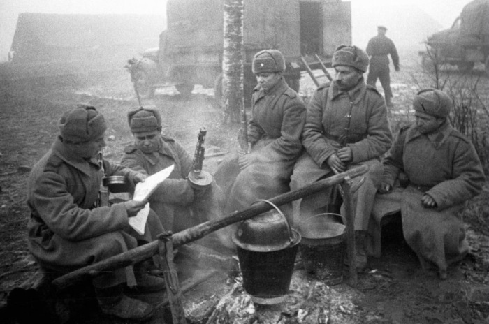 Не все элементы экипировки воспринимались бойцами Красной армии однозначно / Фото: smolbattle.ru