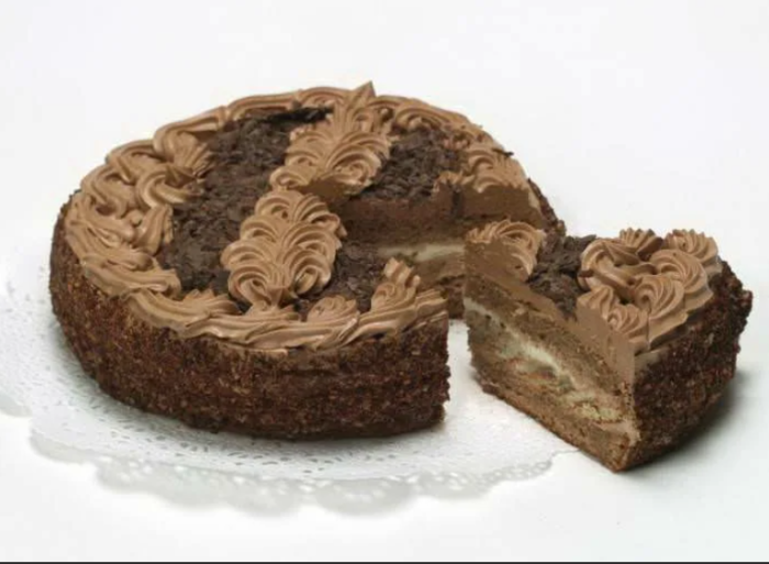 Чего-чего, а шоколада в торте Шоколадный было более чем достаточно / Фото: edim.com.ua
