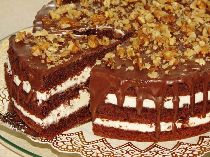 Название торта полностью соответствует содержанию, так как в нем даже крем был ореховым / Фото: mykaleidoscope.ru
