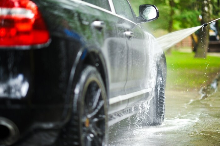 Эффект от нанесения силикона не исчезает и после мытья автомобиля на мойке / Фото: vaz2109.net