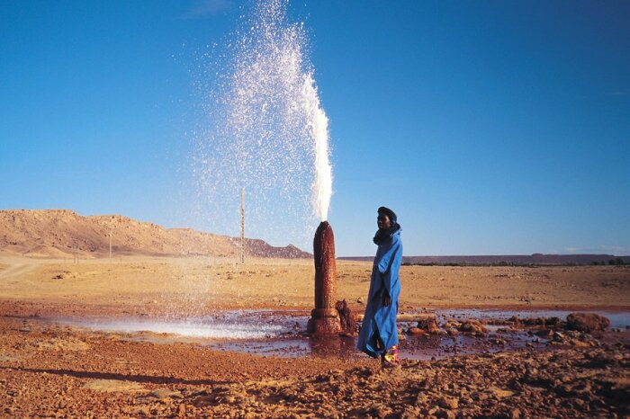 Поток воды в Ливии перекрыли и обычные люди снова испытывают острый недостаток / Фото: livelyplanet.ru