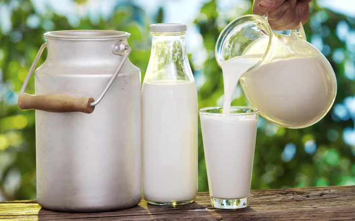 Приготовления лучше взять домашнее молоко, можно и пастеризованное / Фото: dolgo-jv.ru
