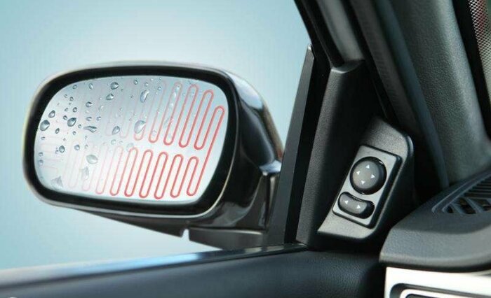 Функция обогрева зеркал доступна не в каждой модели автомобиля / Фото: all.biz