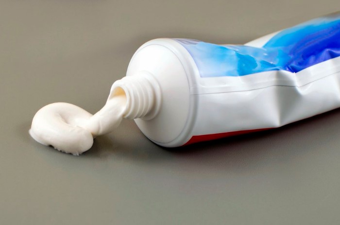 Зубная паста лишает жвачку липкого эффекта / Фото: pbs.twimg.com