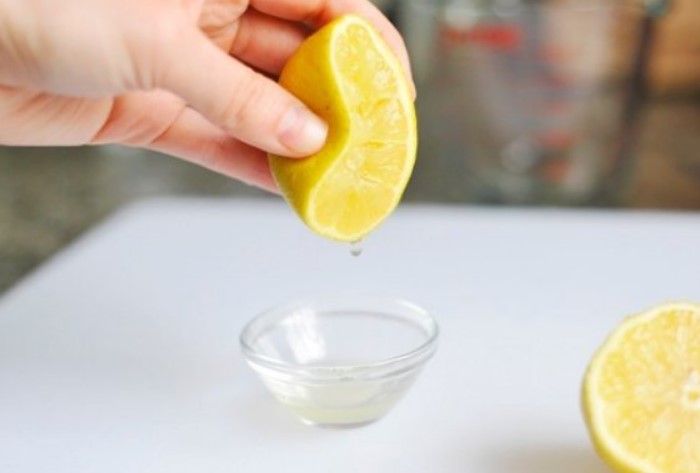 Можно использовать сок цитруса или лимонную кислоту / Фото: cosmeton.ru
