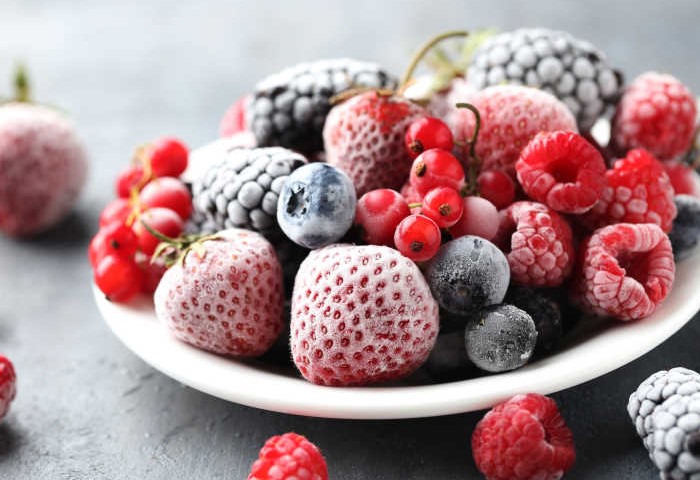 Как заморозить на зиму фрукты и ягоды, чтобы они сохранили максимум полезных свойств