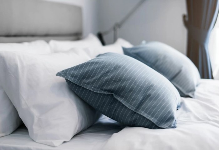 На плохих подушках ухудшается качество сна, поэтому меняйте их каждые 2-3 года / Фото: dzeehome.com