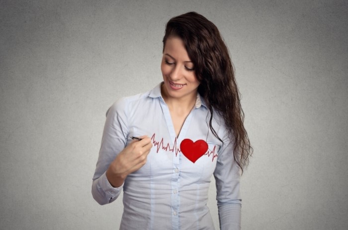 Сердца женщин бьются чаще, поскольку они меньшего размера / Фото: empowher.com