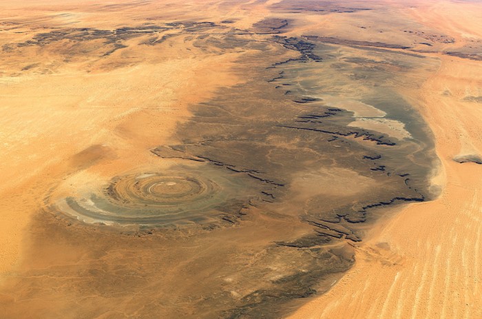 Уникальное геологическое образование диаметром 50 км располагается в западно-центральной части Мавритании / Фото: earth.imagico.de