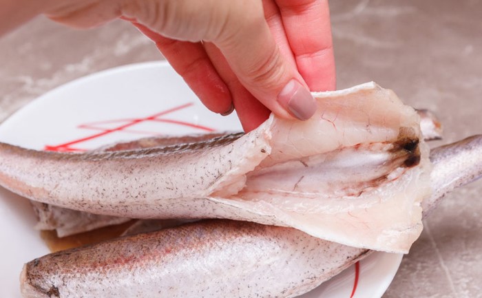 Как почистить рыбу окунь от чешуи быстро - Ответы для новичков