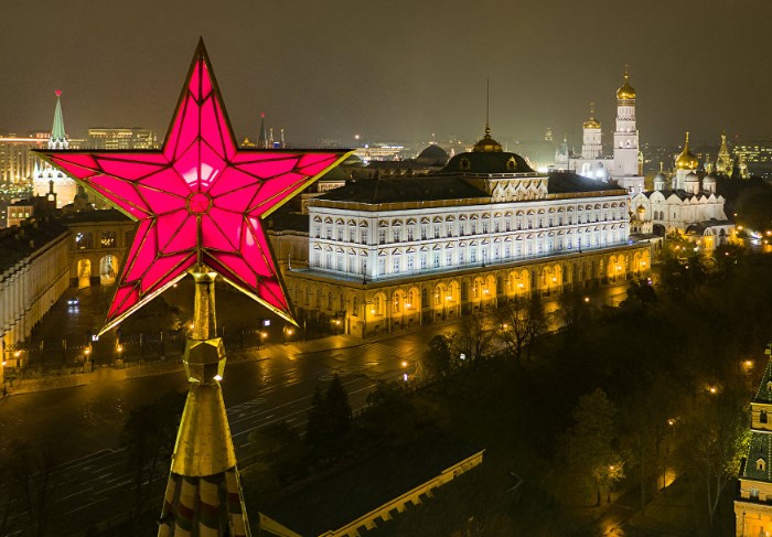 Сияние Кремлевских звезд ночью / Фото: cdn2.img.sputniknews-uz.com