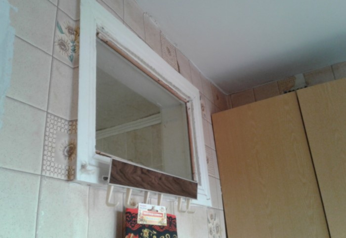 Об истинном предназначении окна между кухней и ванной существует несколько версий / Фото: odstroy.ru
