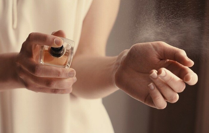 Наносите парфюм только на увлажненную кожу / Фото: rus.jauns.lv
