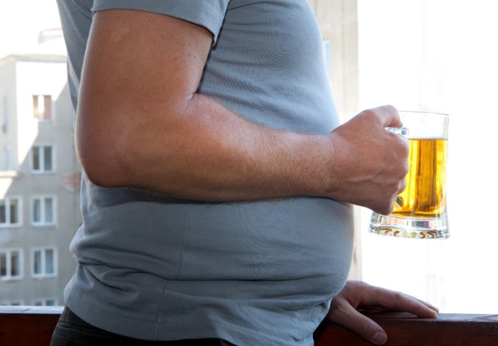 У мужчин жир преимущественно откладывается в области талии / Фото: factinate.com