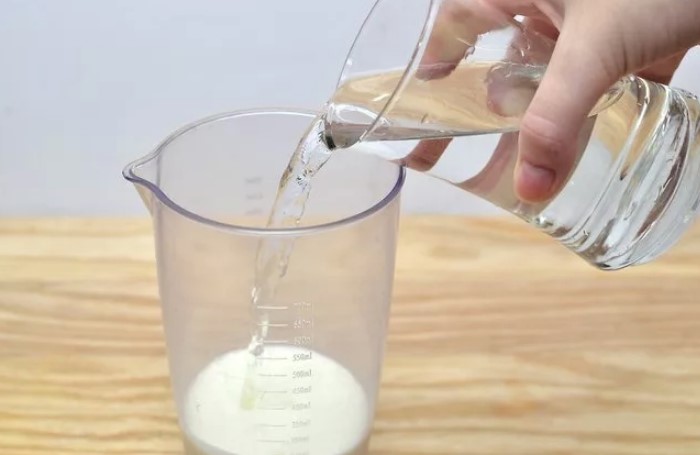 Молоко могут разводить сывороткой или обычной водой / Фото: norstar.ru