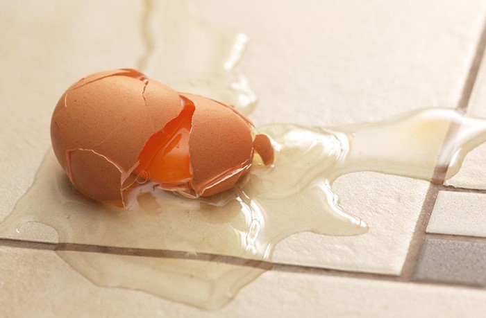 Использовать уксус с яйцом можно только для варки яйца-пашот / Фото: blog.filtersnap.com