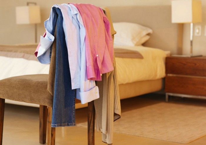 Стул с ношеной одеждой испортит впечатление о комнате даже после генеральной уборки / Фото: pic19.photophoto.cn