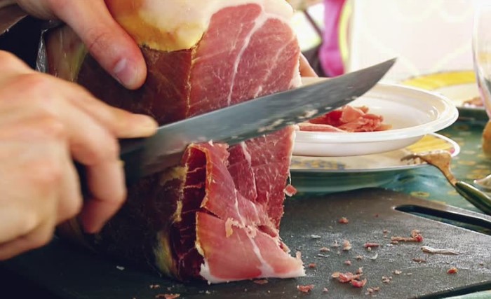 Тупой нож не только плохо измельчает продукты, но еще и может поранить / Фото: ak.picdn.net