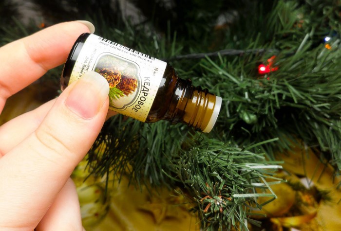 Создайте праздничный аромат с помощью хвойных и цитрусовых аромамасел / Фото: rorina.ru