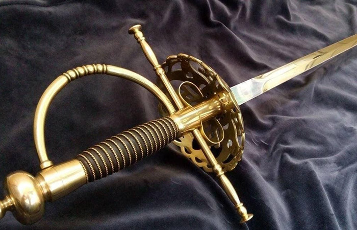 Между киношной и настоящей шпагой огромная пропасть