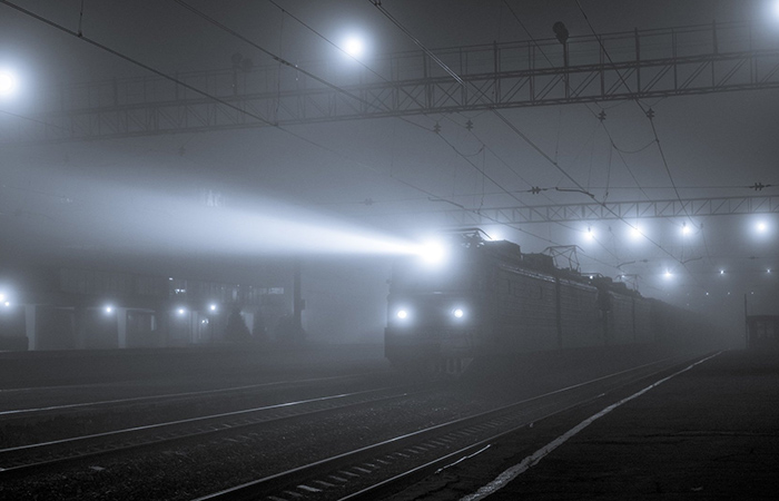 Прожектор локомотива.