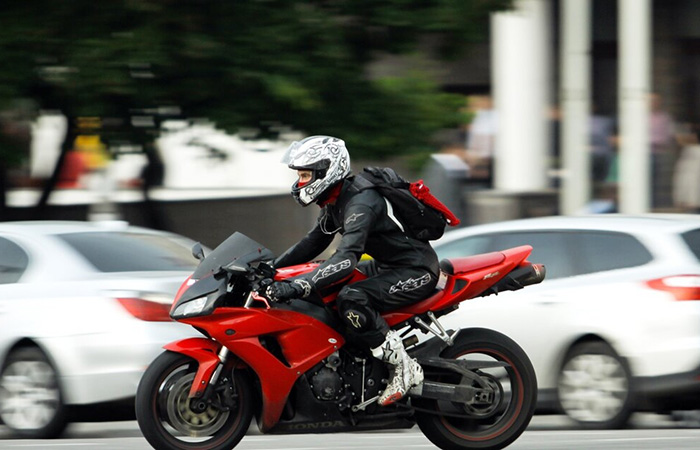 Даже сейчас мотоциклы далеки от статуса популярного транспорта