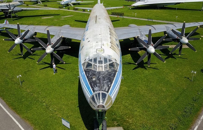 Авиалайнер Ту-114. Авиалайнер Ту-114.