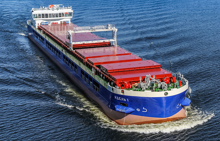 Сравнительно лёгкий и вместительный сухогруз