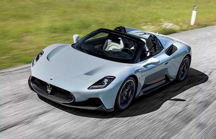 Maserati MC20 Cielo стоит 242 тысячи долларов.