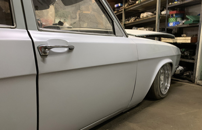 Металлические ручки.