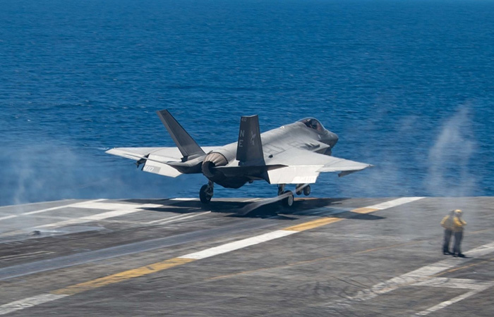 Взлёт с палубы Взлёт с палубы