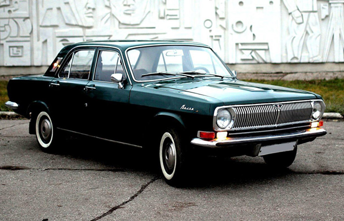 Не роскошная, но солидная.