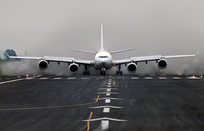 Пассажирский самолёт может легко напугать.