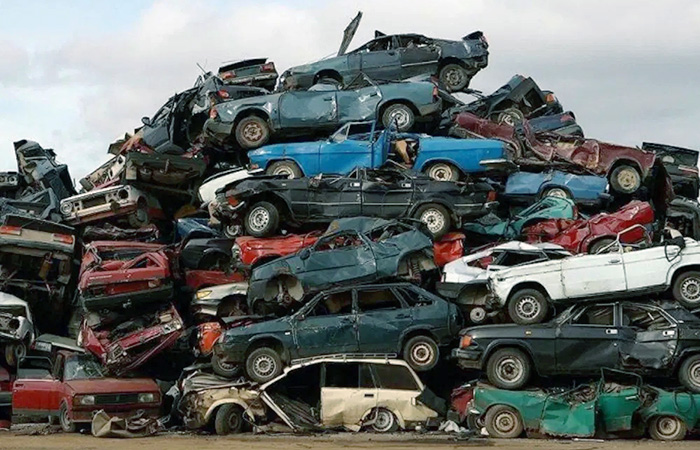 Автомобильная свалка