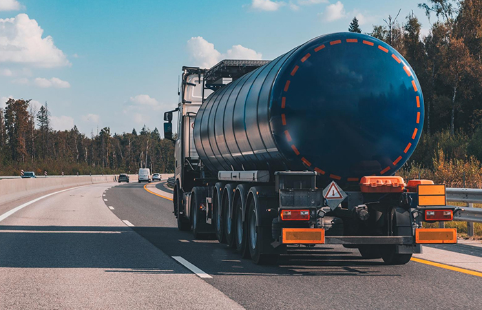 Любая автоцистерна на дороге - проблема для водителей