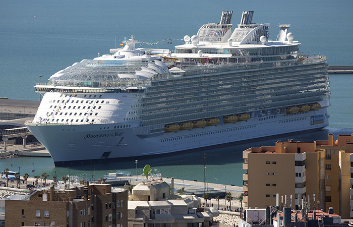 Круизный лайнер для отдыха.