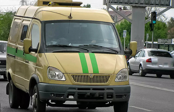 Инкассаторский автомобиль./ Фото: zr.ru Инкассаторский автомобиль./ Фото: zr.ru