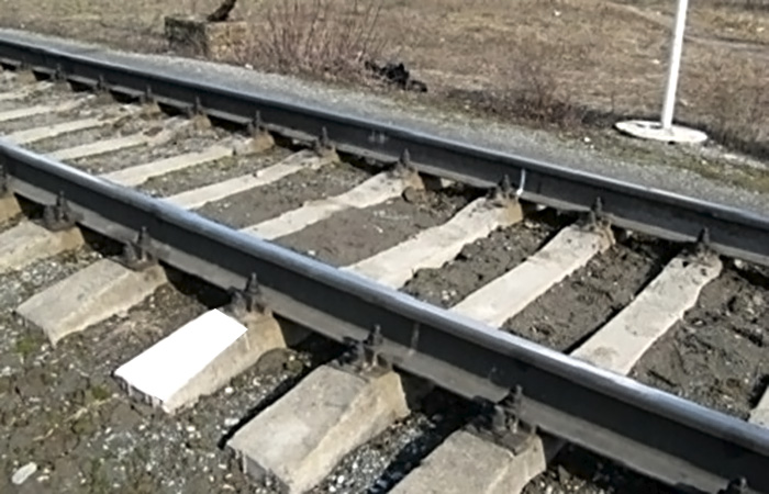 Шпала с белой маркировкой Шпала с белой маркировкой