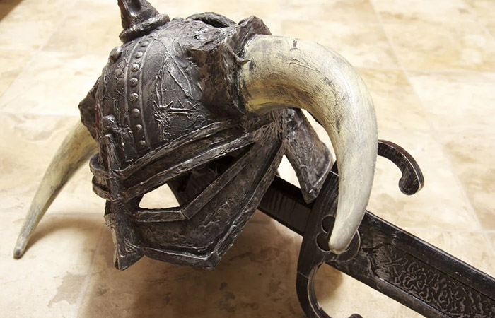 Рогатый шлем викинга