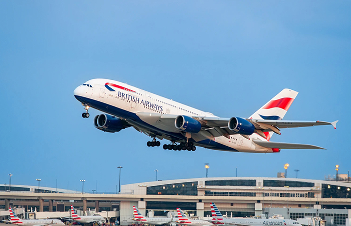 Авиалайнер умеет планировать