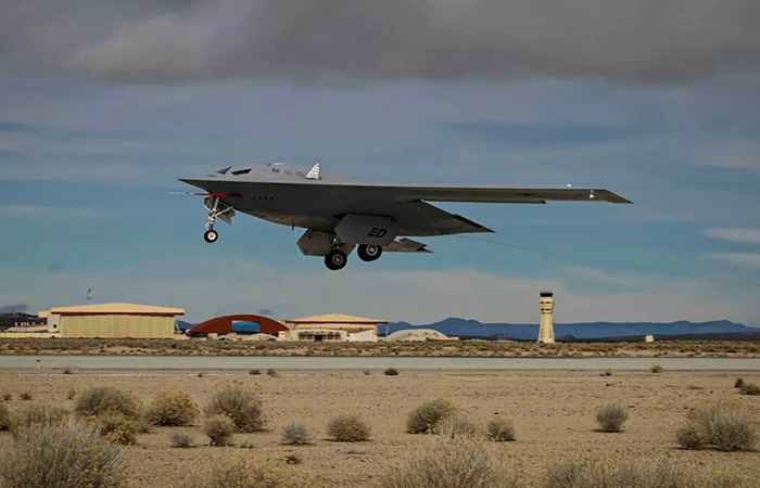 Бомбардировщик B-21 Raider.