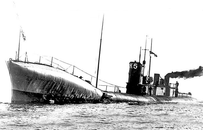 Паровая подводная лодка./ Фото: dzen.ru