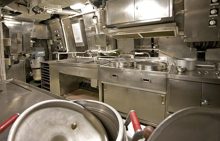 Камбуз на подводной лодке. Камбуз на подводной лодке.