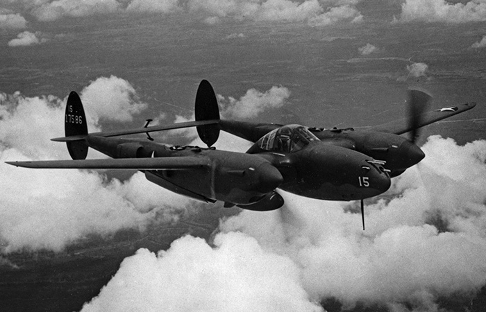 P-38 имел двухбалочную конструкцию./ Фото: britannica.com