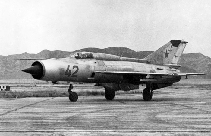 Фронтовой истребитель МиГ-21. Фронтовой истребитель МиГ-21.