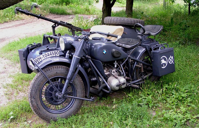 Мотоцикл BMW R75 времён Второй мировой. Мотоцикл BMW R75 времён Второй мировой.