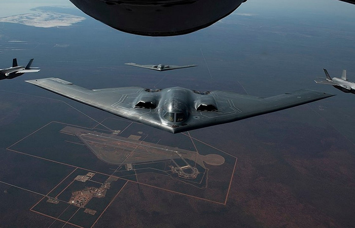 Аналогичной конструкции Northrop B-2 Spirit.